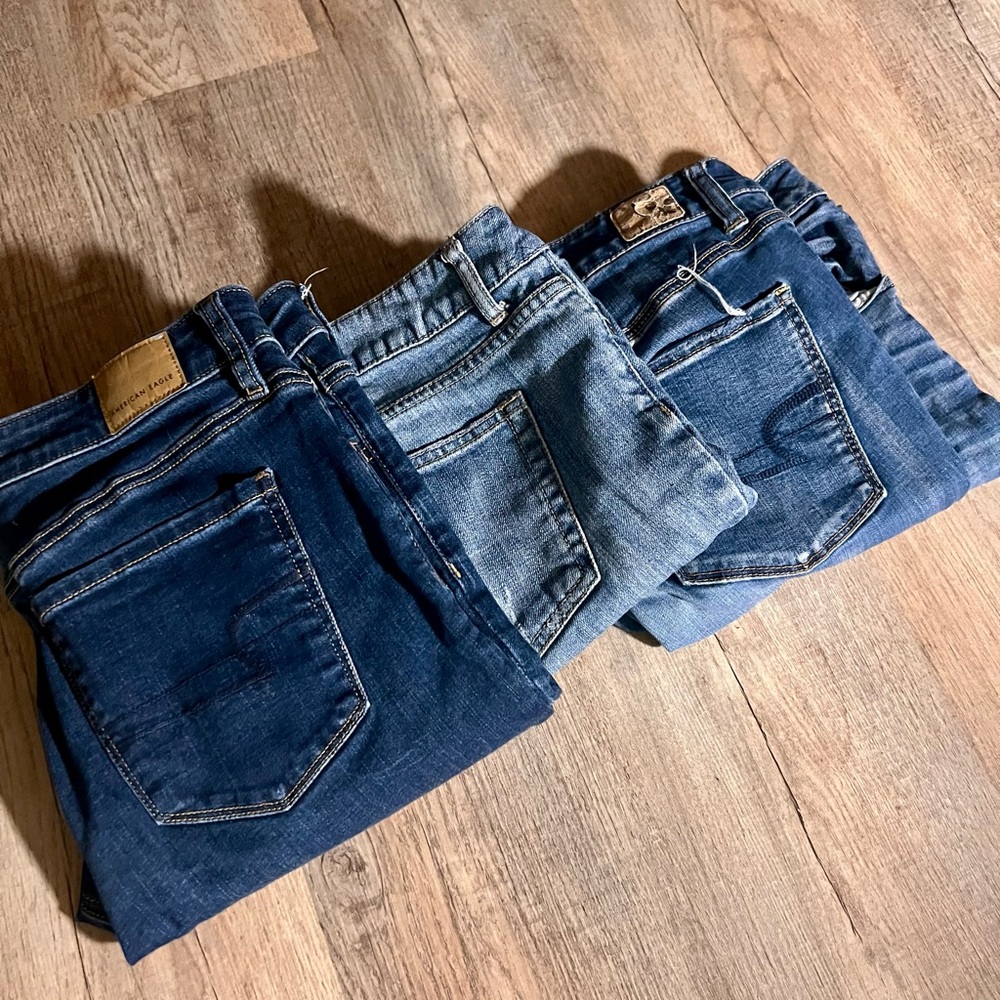 American Eagle Blue Jeggings with Distressed Vintage Look